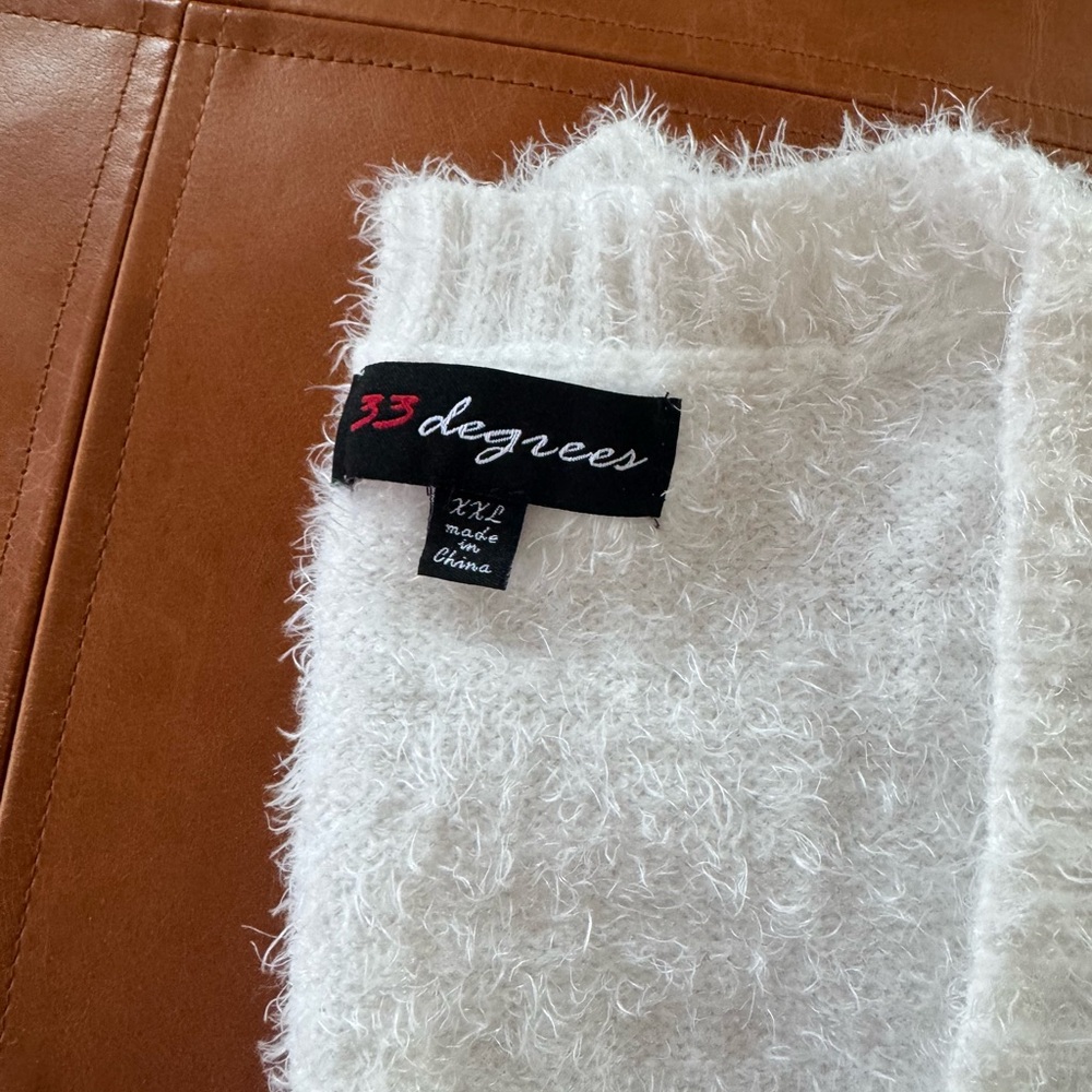 NWOT 33 Degree Snowflake Sweater - Picture 6 of 6